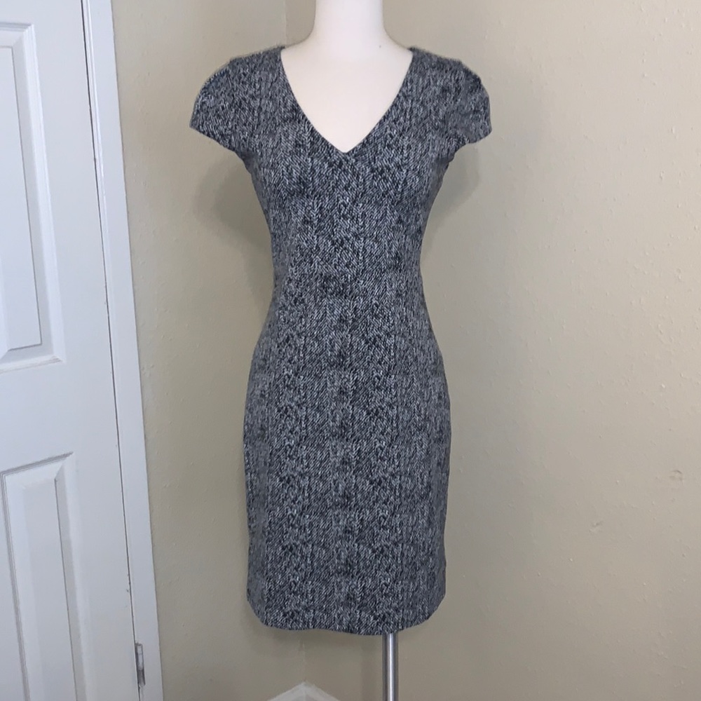 EXPRESS BLACK AND WHITE SLEEVELESS MIDI CAREER DRESS